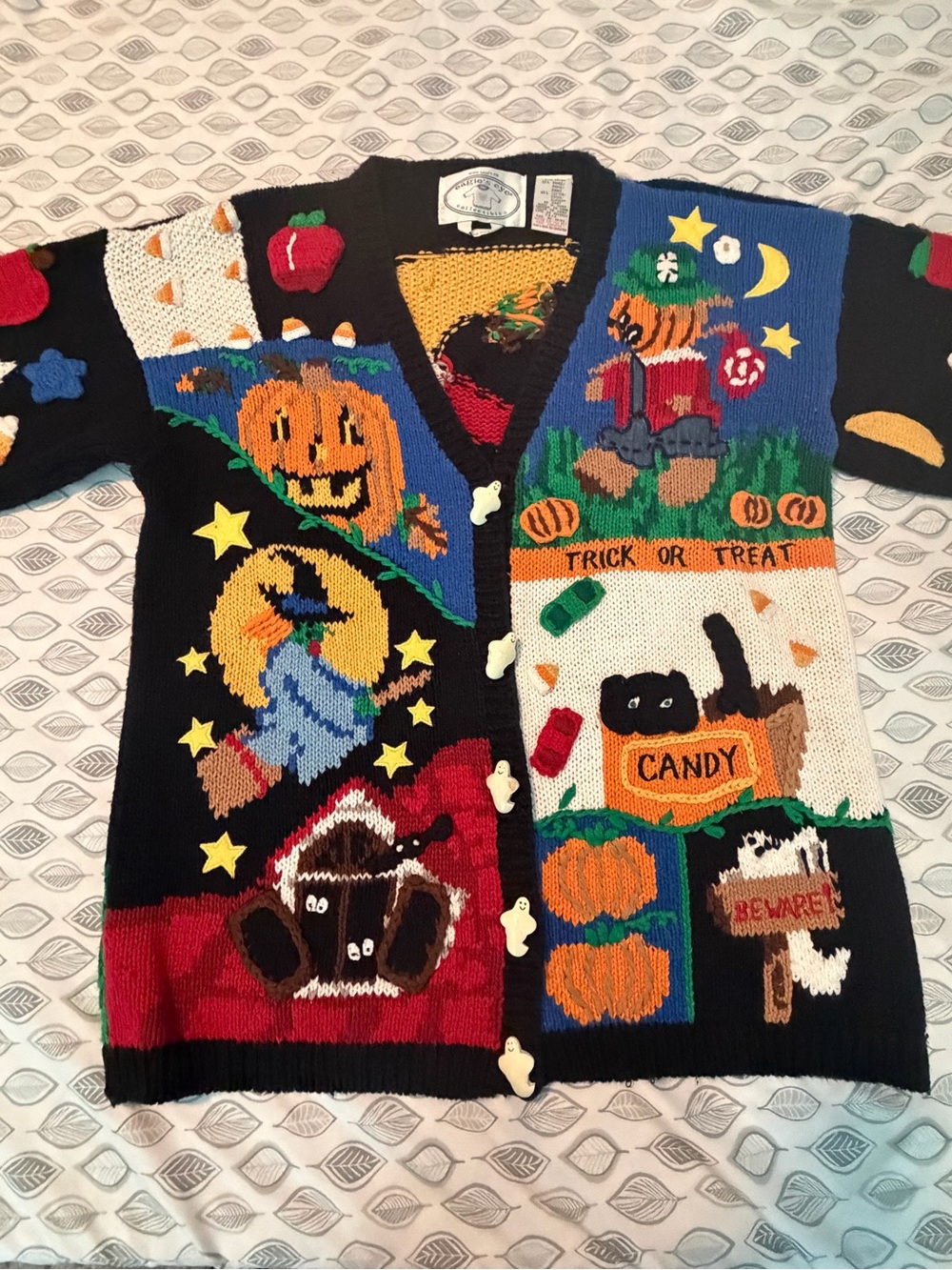 Eagle's Eye Collectibles Vintage 1995 Halloween Sweater Cardigan - Black Multi